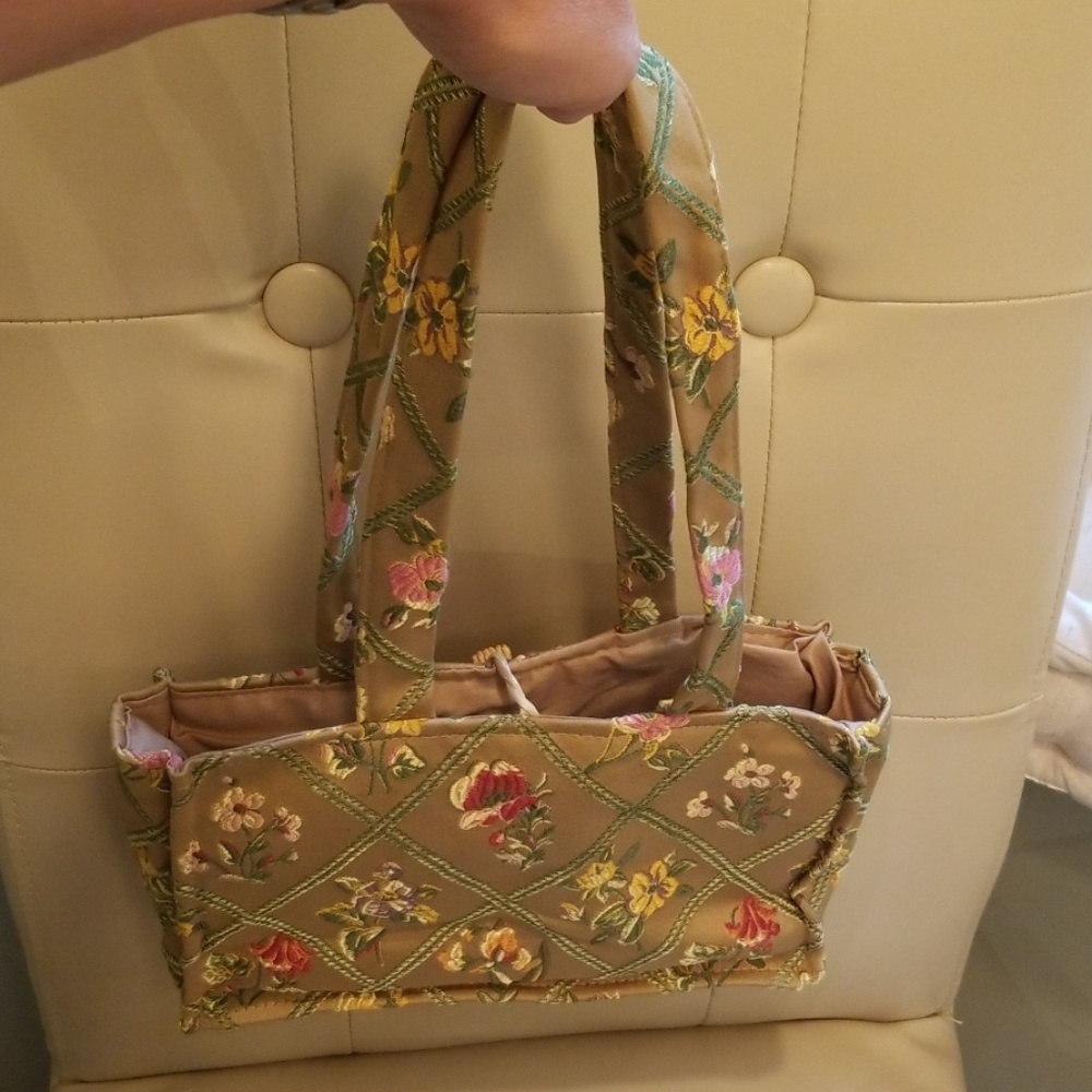 Purse - Picture 2 of 4